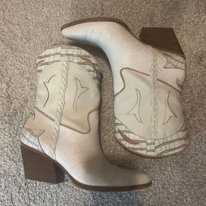 Dolce Vita Loral Bootie. Size 8.5.